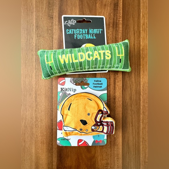 Football Themed Cat Toys - Helmet and Field Toys - Picture 3 of 3